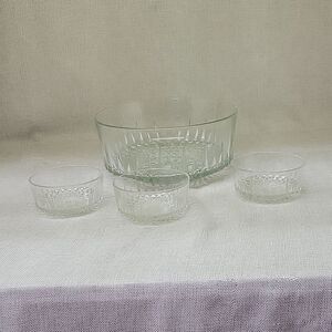 Arcoroc France Clear Glass Starburst Diamond Pattern Large Serving Bowl 9”